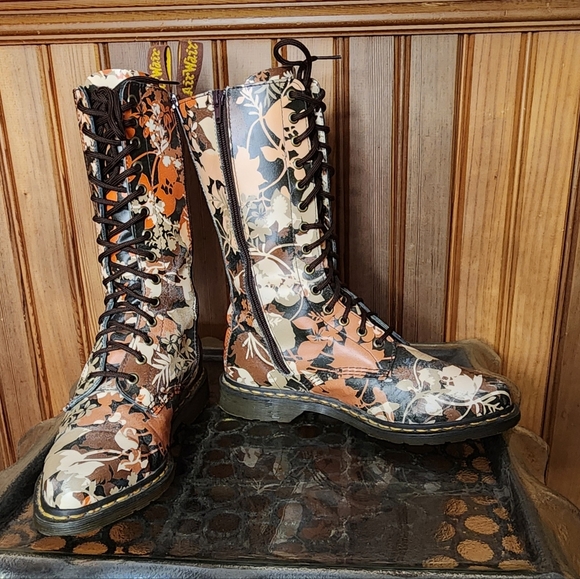 Rare Dr. Martens Cerys 14 Eye Night Jungle Boots Size 9 - Picture 3 of 10